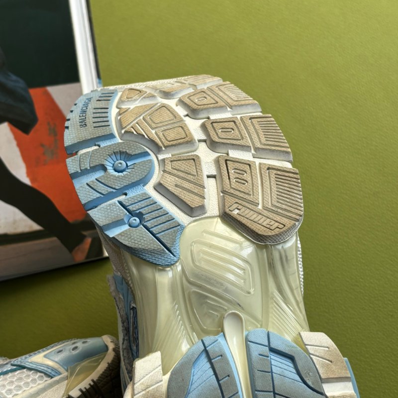 38號 ::Balenciaga:: Women's Runner Mesh & Nylon Light Blue 藍白拚色球鞋 休閒鞋-17