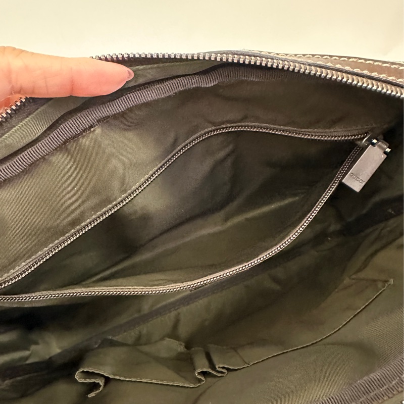 Gucci pvc 深棕牛皮前磁吸口袋斜背包-6