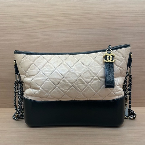 NO:D40 Chanel 香奈儿 Gabrielle 中號 26開 奶茶拼黑色鸳鸯链条流浪包 有塵袋 無卡無盒子 尺寸底長27*高22