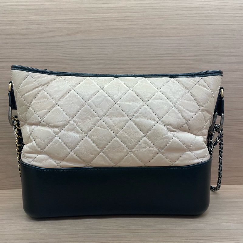 NO:D40 Chanel 香奈儿 Gabrielle 中號 26開 奶茶拼黑色鸳鸯链条流浪包 有塵袋 無卡無盒子 尺寸底長27*高22-1