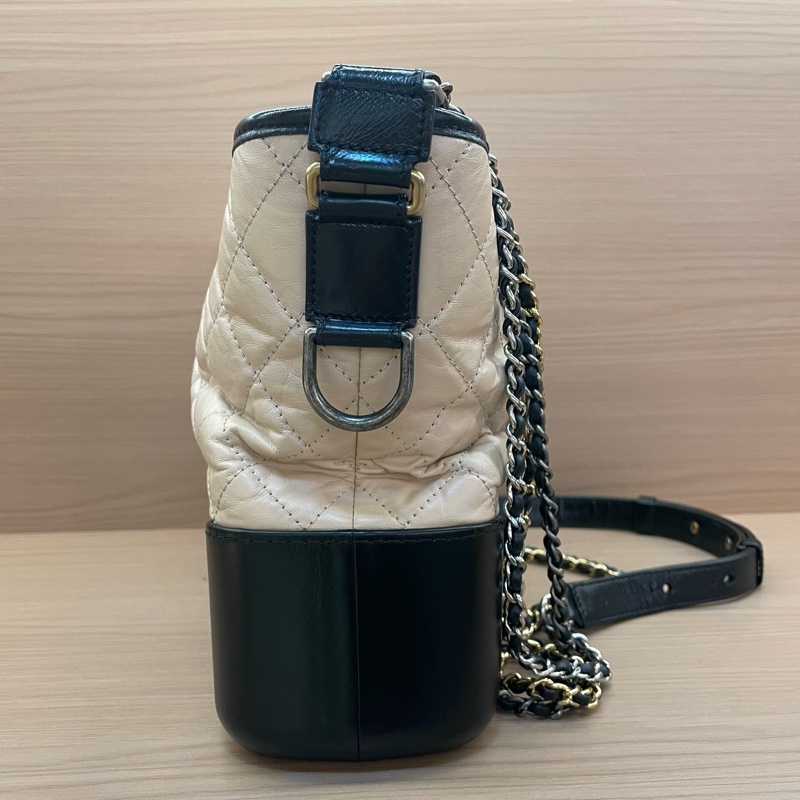 NO:D40 Chanel 香奈儿 Gabrielle 中號 26開 奶茶拼黑色鸳鸯链条流浪包 有塵袋 無卡無盒子 尺寸底長27*高22-2