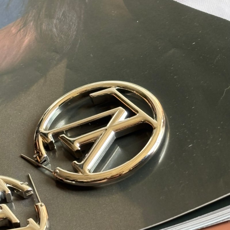 ::Louis Vuitton:: M80134 Louise Hoop Earrings LV Logo 銀色字母圓圈耳環-8