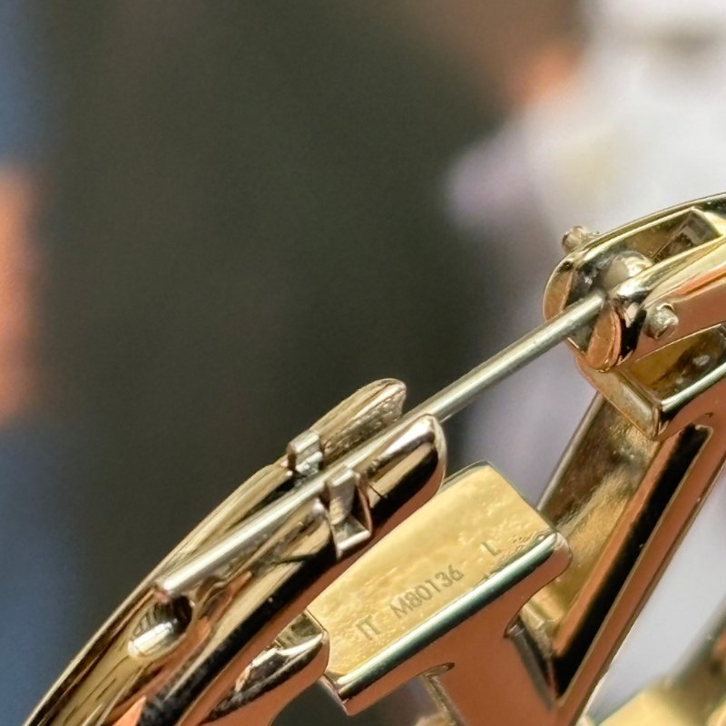 ::Louis Vuitton:: M80134 Louise Hoop Earrings LV Logo 銀色字母圓圈耳環-11