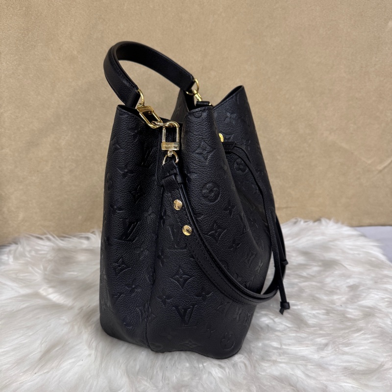 ［ 專櫃快10萬 ］LV NoeNeo MM 黑牛皮水桶包 晶片款-2