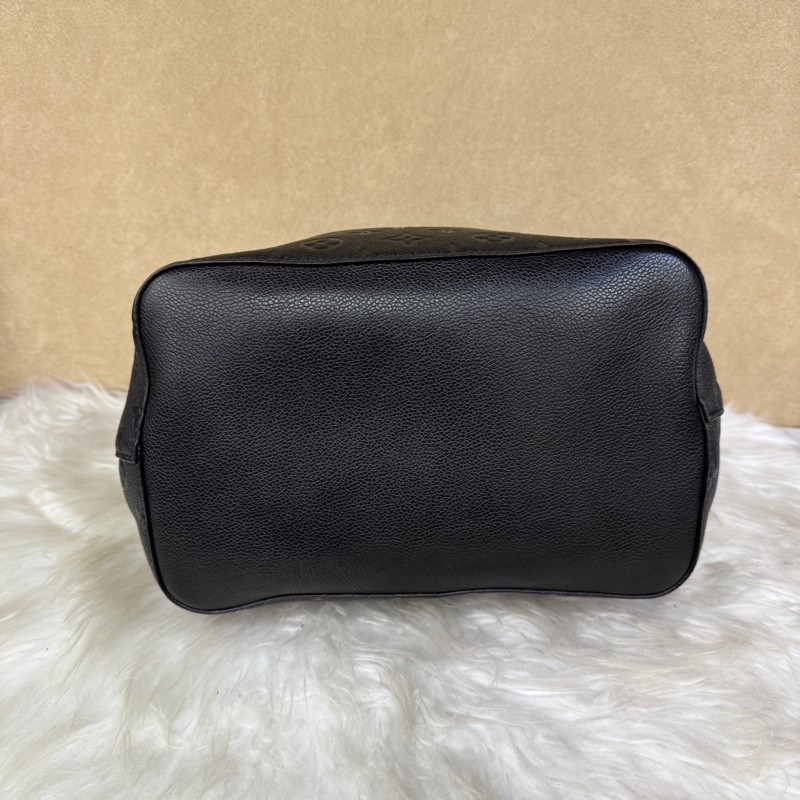 ［ 專櫃快10萬 ］LV NoeNeo MM 黑牛皮水桶包 晶片款-4