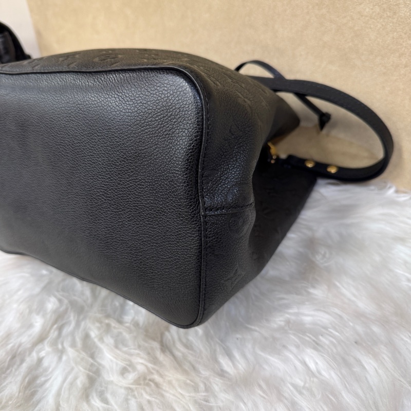 ［ 專櫃快10萬 ］LV NoeNeo MM 黑牛皮水桶包 晶片款-6