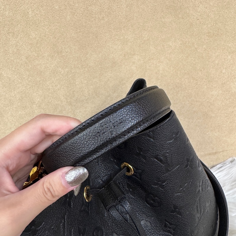 ［ 專櫃快10萬 ］LV NoeNeo MM 黑牛皮水桶包 晶片款-7