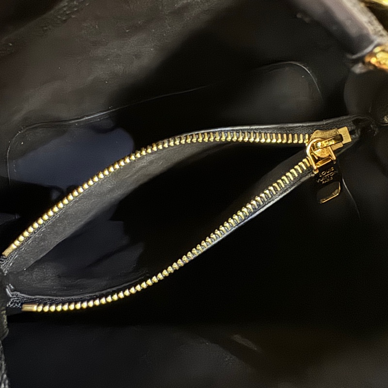 ［ 專櫃快10萬 ］LV NoeNeo MM 黑牛皮水桶包 晶片款-10