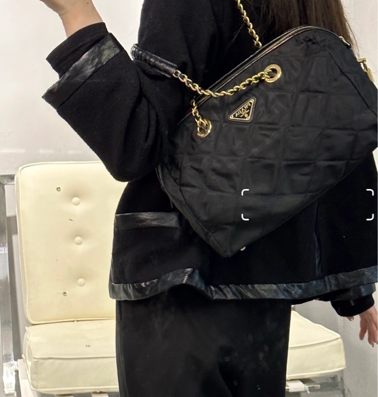 【人生第一個大牌包🤩全網最低價✨】Prada 普拉達 黑色尼龍菱格紋 單肩鏈條包-1