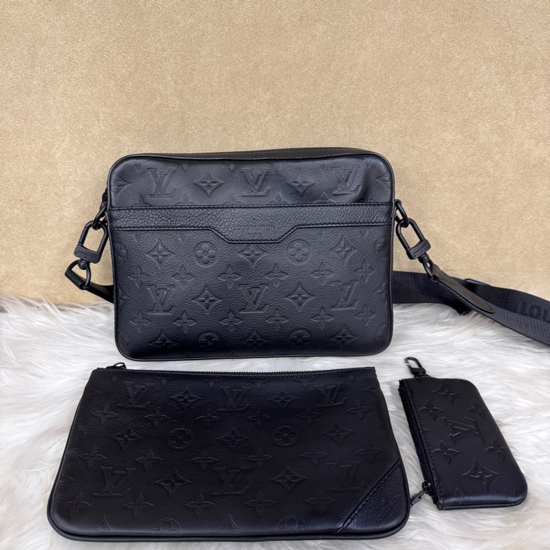 ［ 專櫃10萬找500 ］LV Trio黑牛皮三合一郵差包 晶片款-0