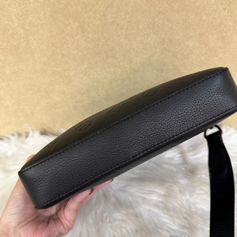 ［ 專櫃10萬找500 ］LV Trio黑牛皮三合一郵差包 晶片款-5