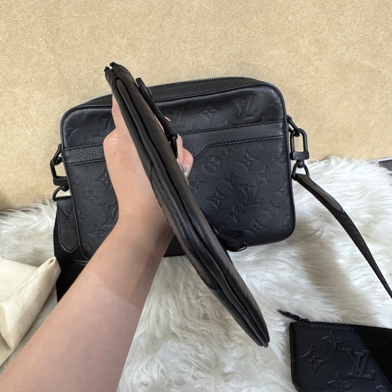 ［ 專櫃10萬找500 ］LV Trio黑牛皮三合一郵差包 晶片款-13