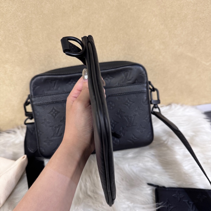 ［ 專櫃10萬找500 ］LV Trio黑牛皮三合一郵差包 晶片款-14