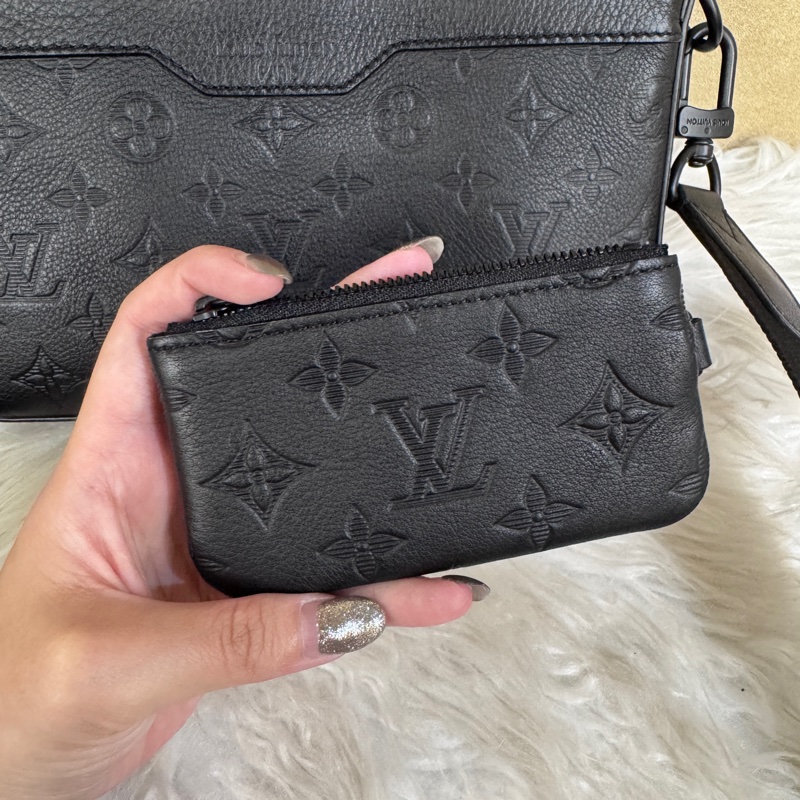 ［ 專櫃10萬找500 ］LV Trio黑牛皮三合一郵差包 晶片款-16