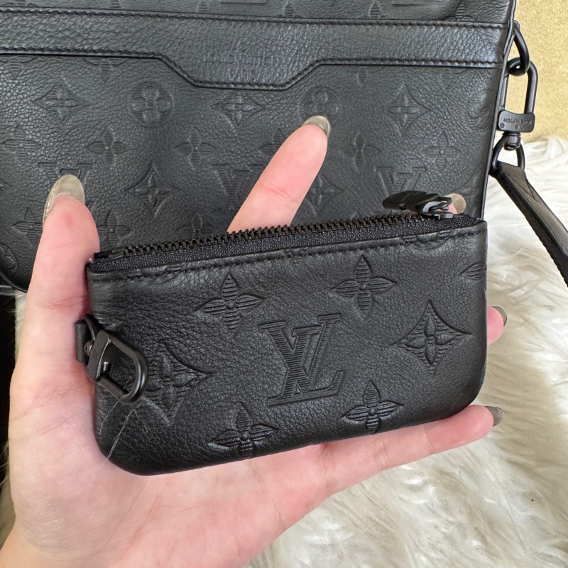［ 專櫃10萬找500 ］LV Trio黑牛皮三合一郵差包 晶片款-17