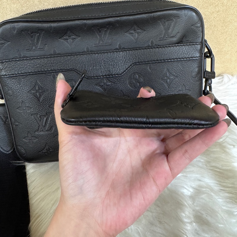 ［ 專櫃10萬找500 ］LV Trio黑牛皮三合一郵差包 晶片款-19