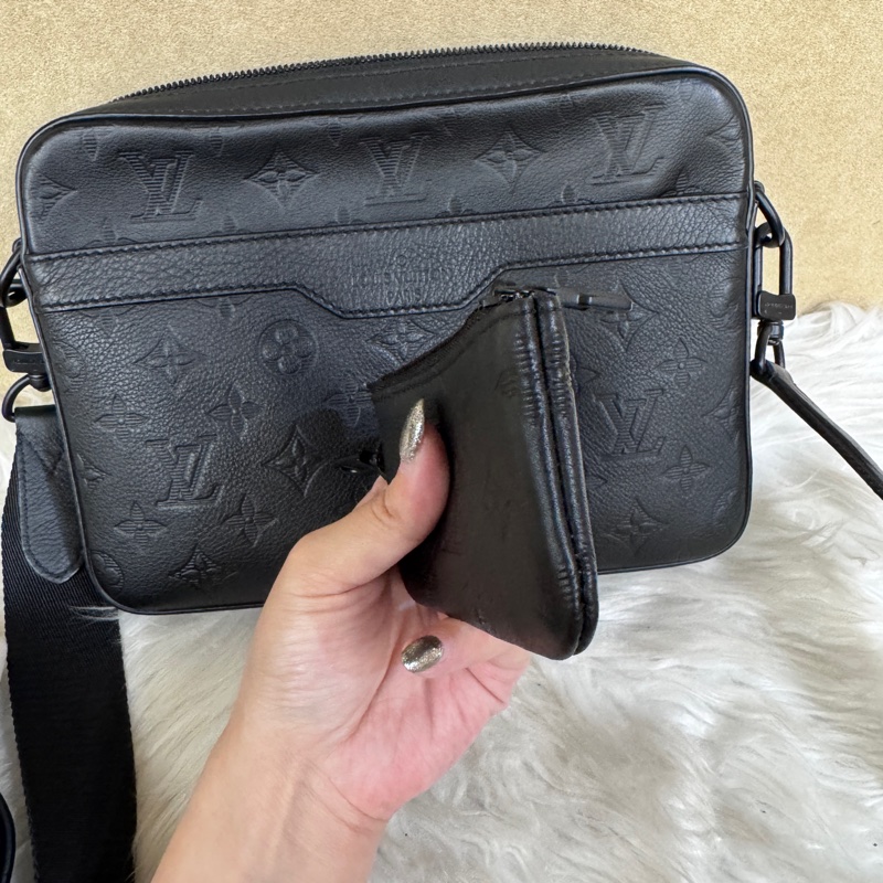 ［ 專櫃10萬找500 ］LV Trio黑牛皮三合一郵差包 晶片款-21