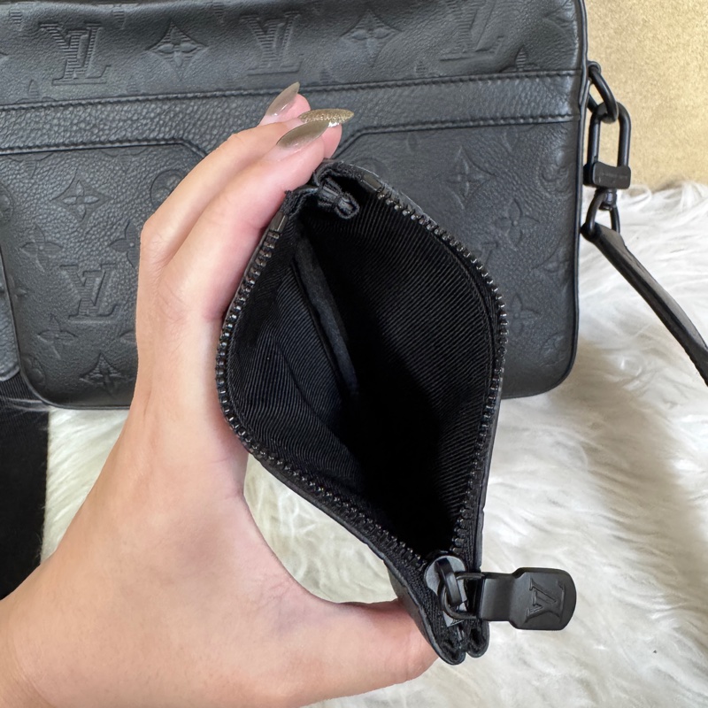 ［ 專櫃10萬找500 ］LV Trio黑牛皮三合一郵差包 晶片款-23