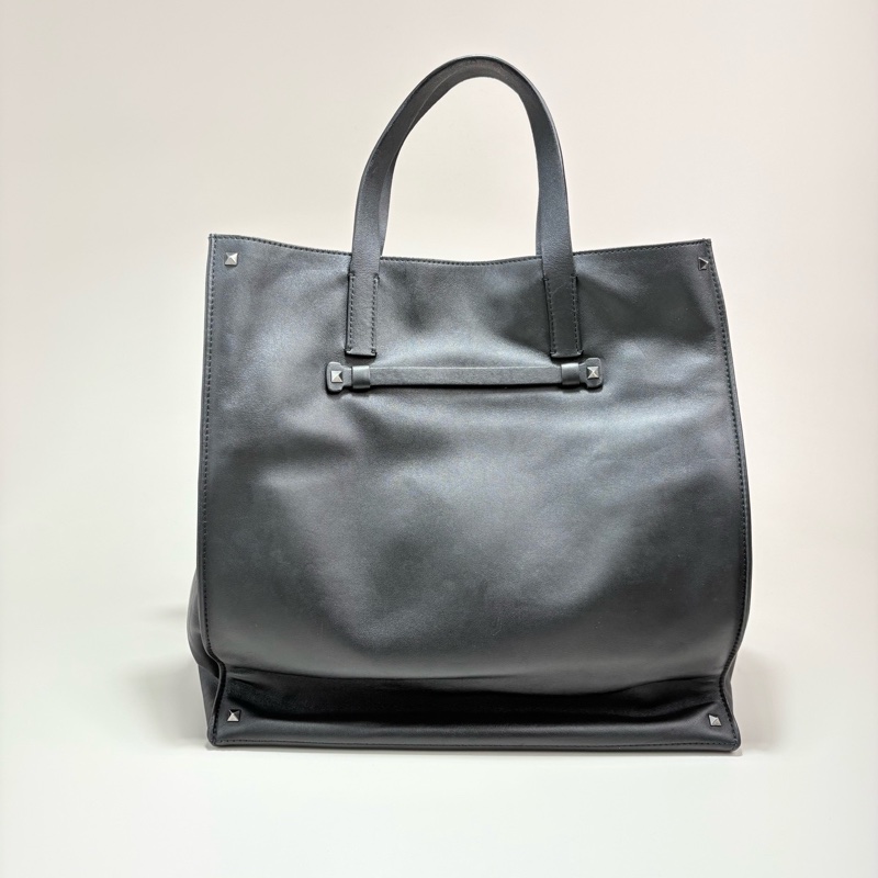 VALENTINO華倫天奴黑色鉚釘牛皮手提包-1