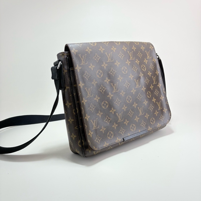 LOUIS VUITTON LV棕色老花郵差包 單肩包-1