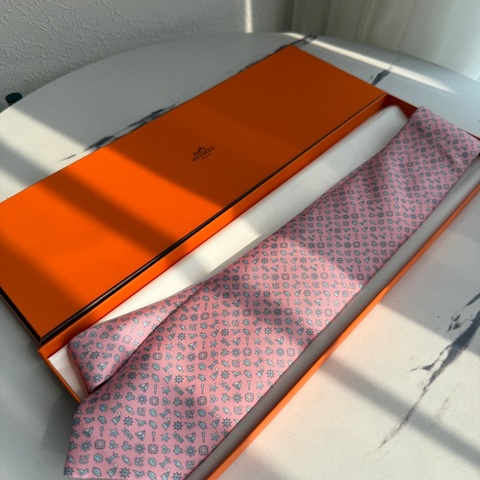 Hermes 粉色海洋領帶😍