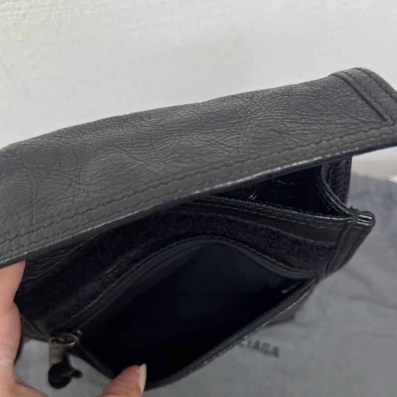 Balenciaga手機斜背包-10