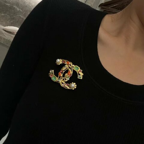 CHANEL 全新22K彩寶花葉胸針