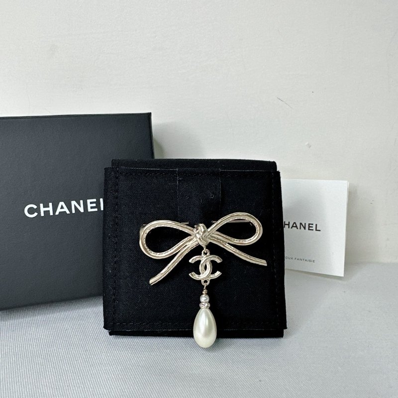 CHANEL 全新22S蝴蝶結珍珠吊墜胸針-1