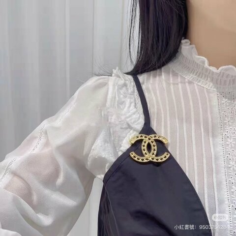 CHANEL 全新經典雙C鏤空胸針