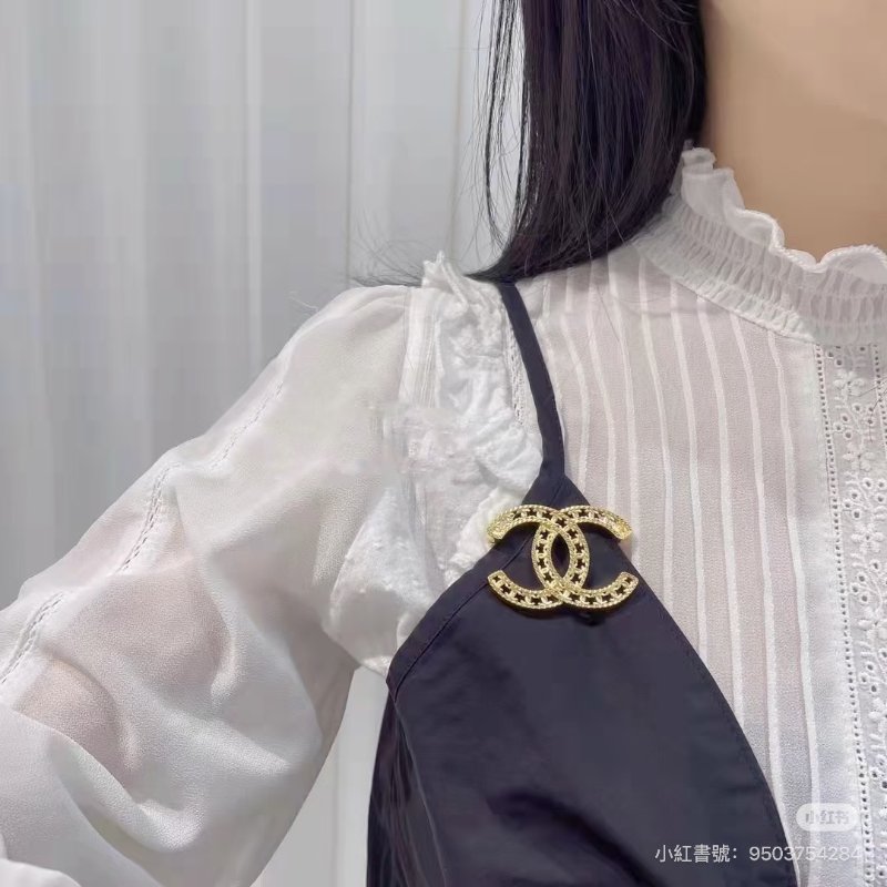 CHANEL 全新經典雙C鏤空胸針-0