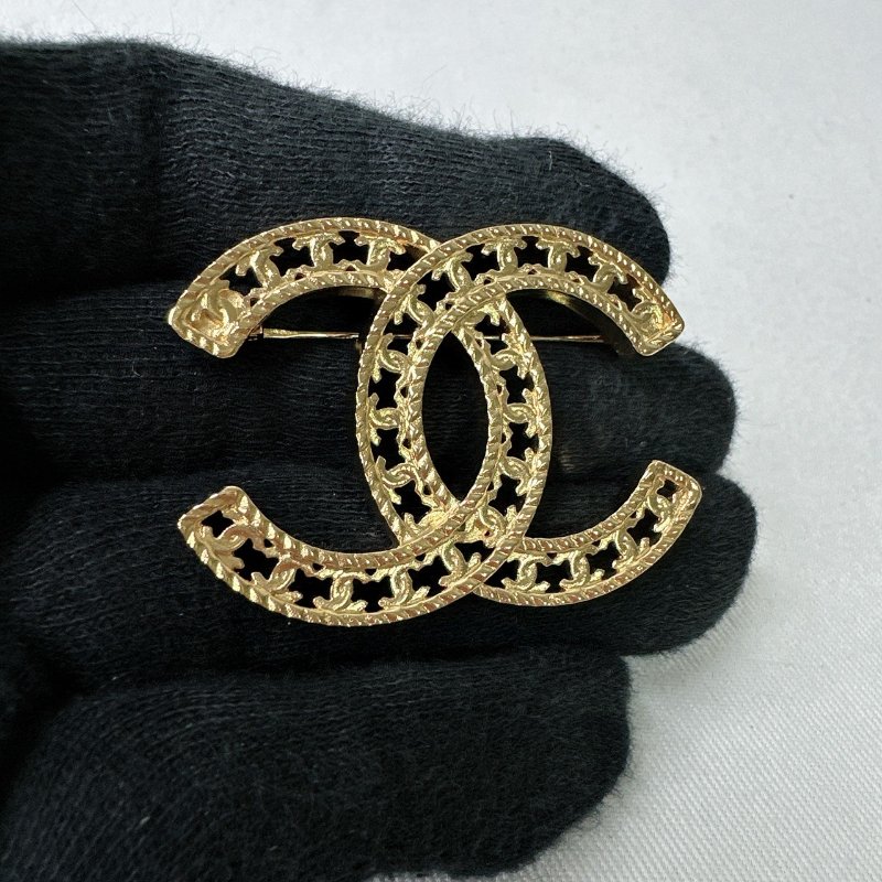 CHANEL 全新經典雙C鏤空胸針-3