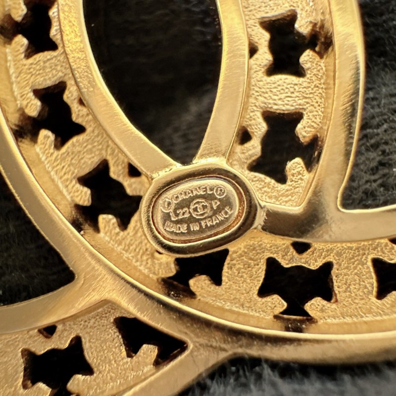 CHANEL 全新經典雙C鏤空胸針-6