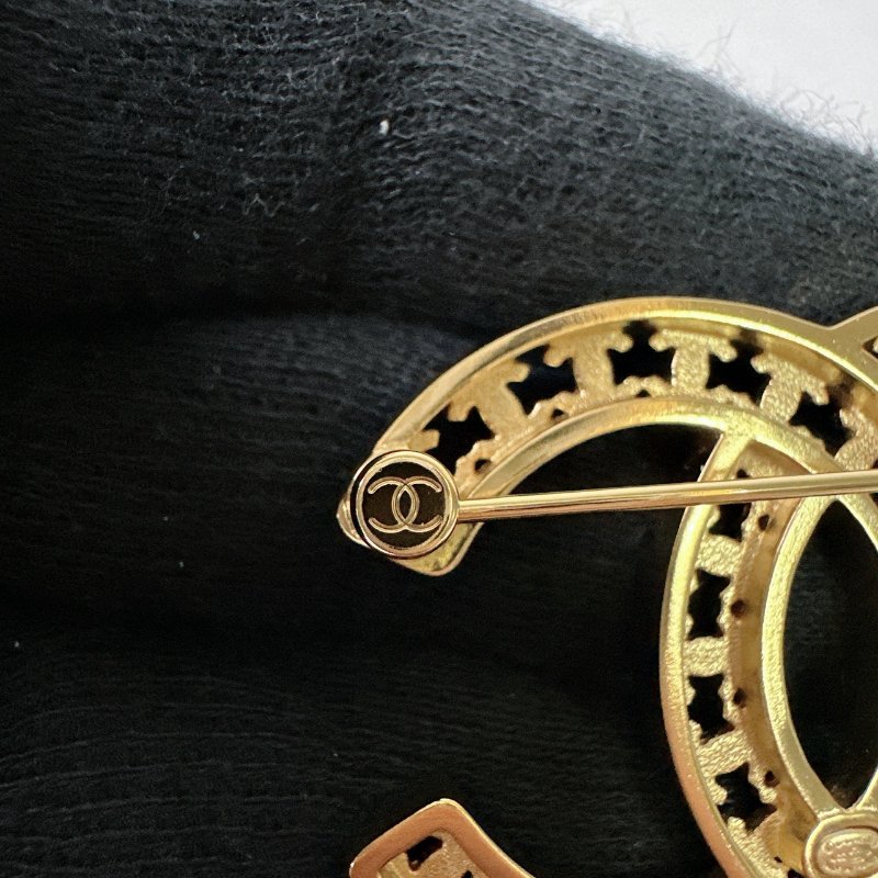 CHANEL 全新經典雙C鏤空胸針-7