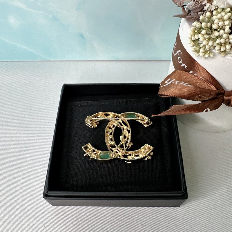 CHANEL 全新多彩寶石胸針-1