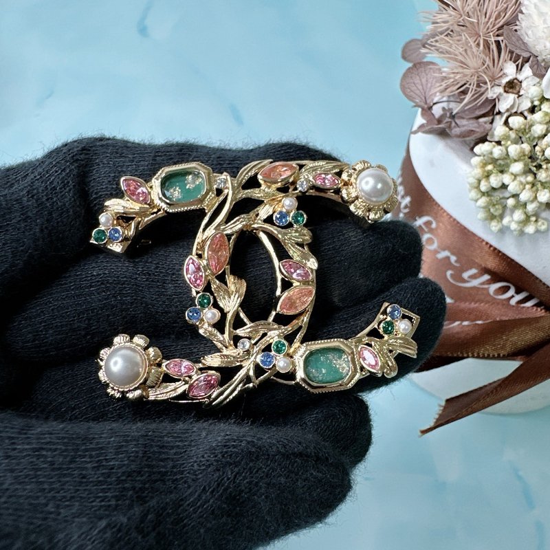 CHANEL 全新多彩寶石胸針-2