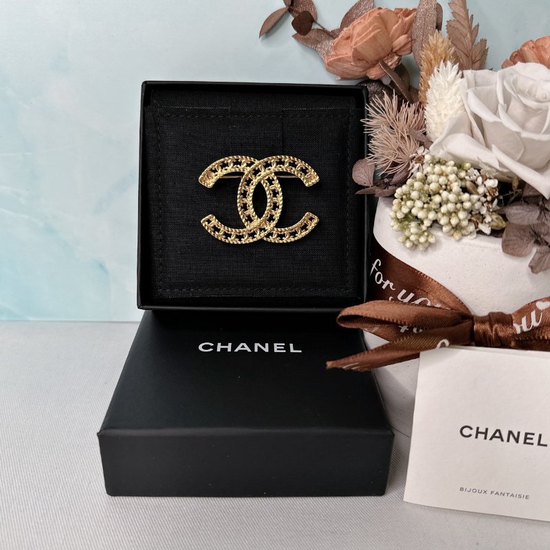 CHANEL 全新雙C鏤空胸針-0