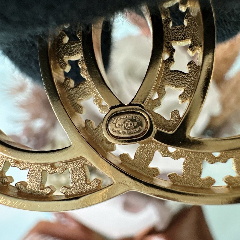 CHANEL 全新雙C鏤空胸針-4