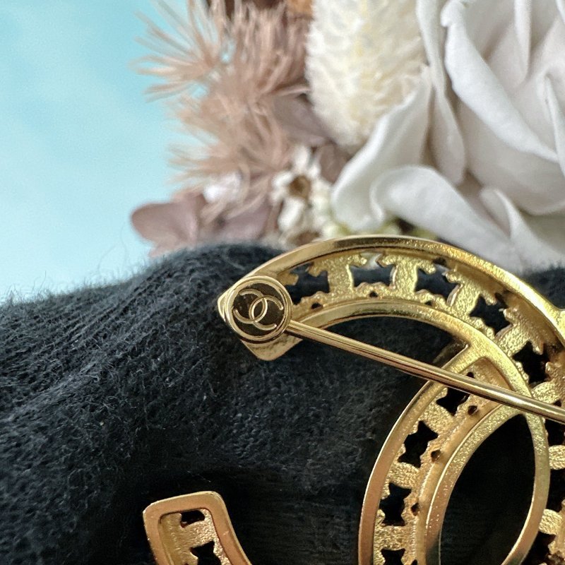 CHANEL 全新雙C鏤空胸針-5