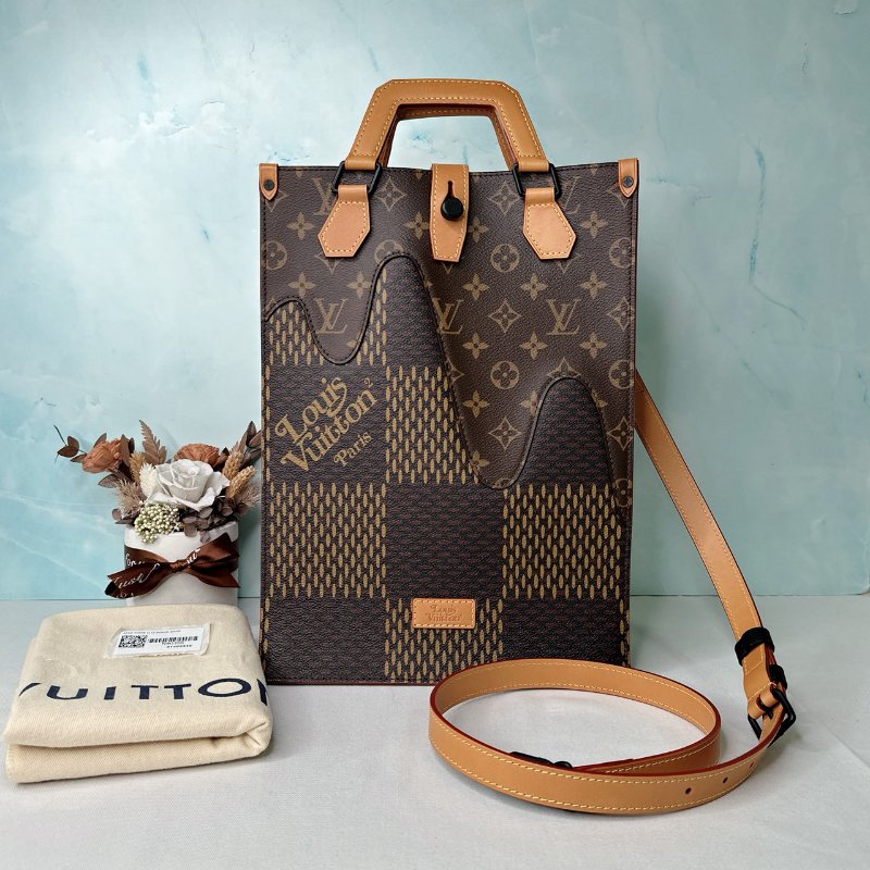 LV Nigo聯名托特包-0