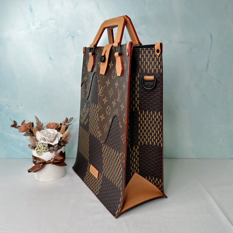 LV Nigo聯名托特包-2