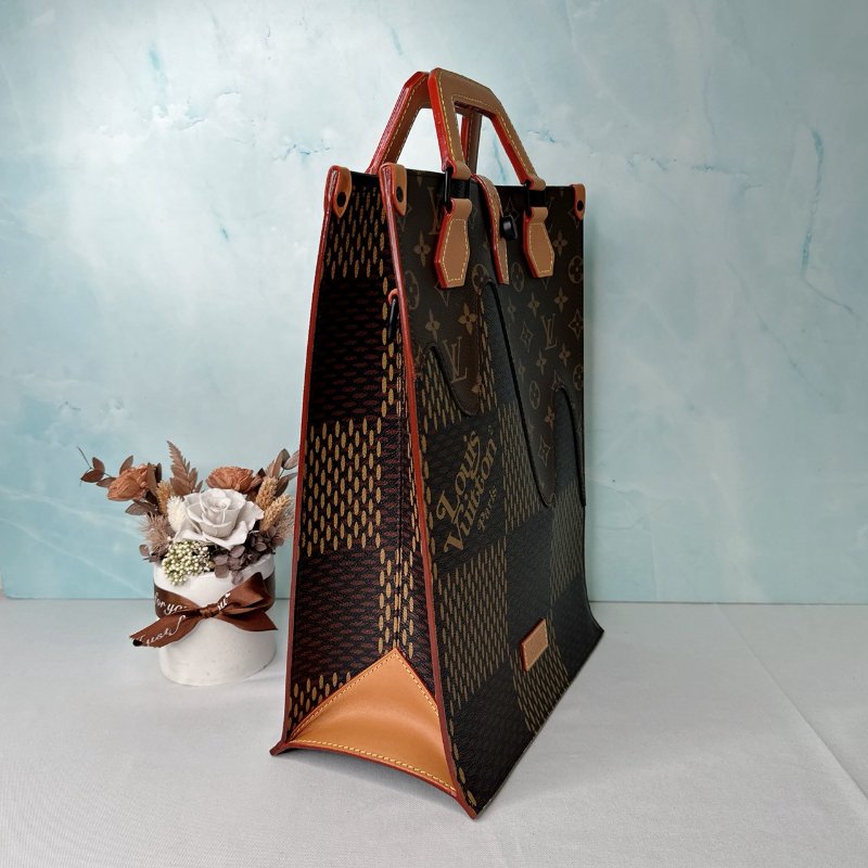 LV Nigo聯名托特包-3