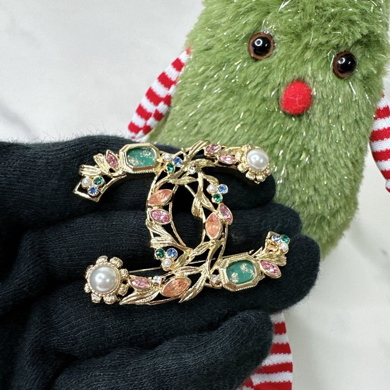 CHANEL 全新彩色寶石胸針-2