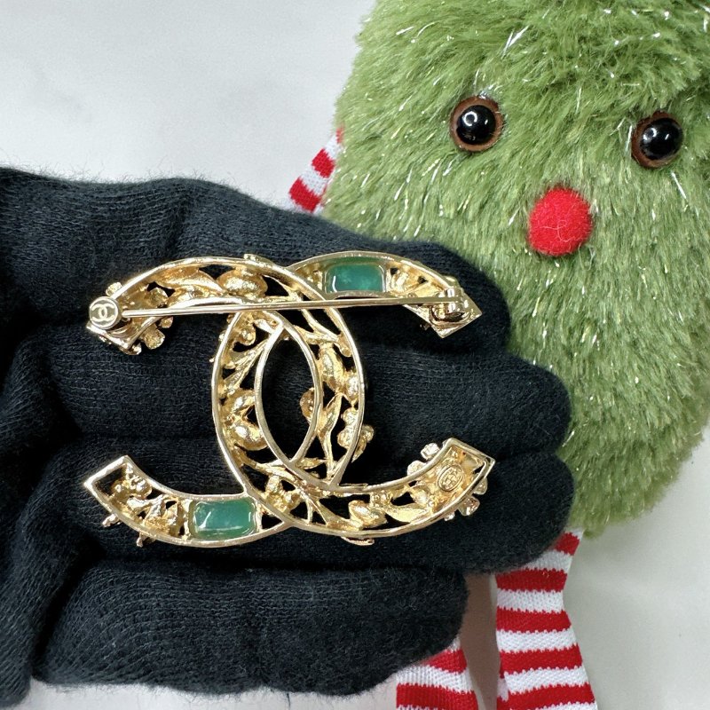 CHANEL 全新彩色寶石胸針-3