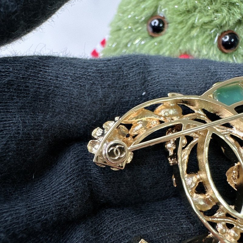 CHANEL 全新彩色寶石胸針-5