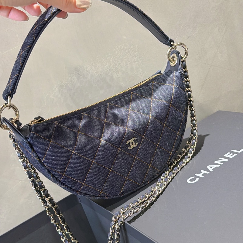 Chanel 牛仔外縫彎月hobo bag.雙鏈Handle 🌙全新品 飯盒包-8