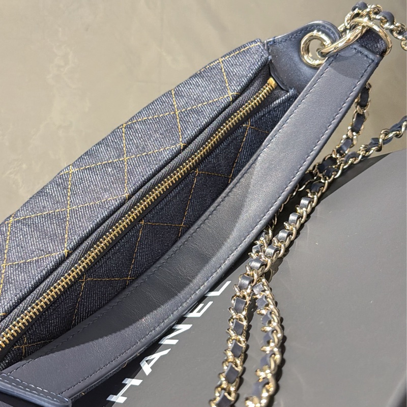 Chanel 牛仔外縫彎月hobo bag.雙鏈Handle 🌙全新品 飯盒包-9