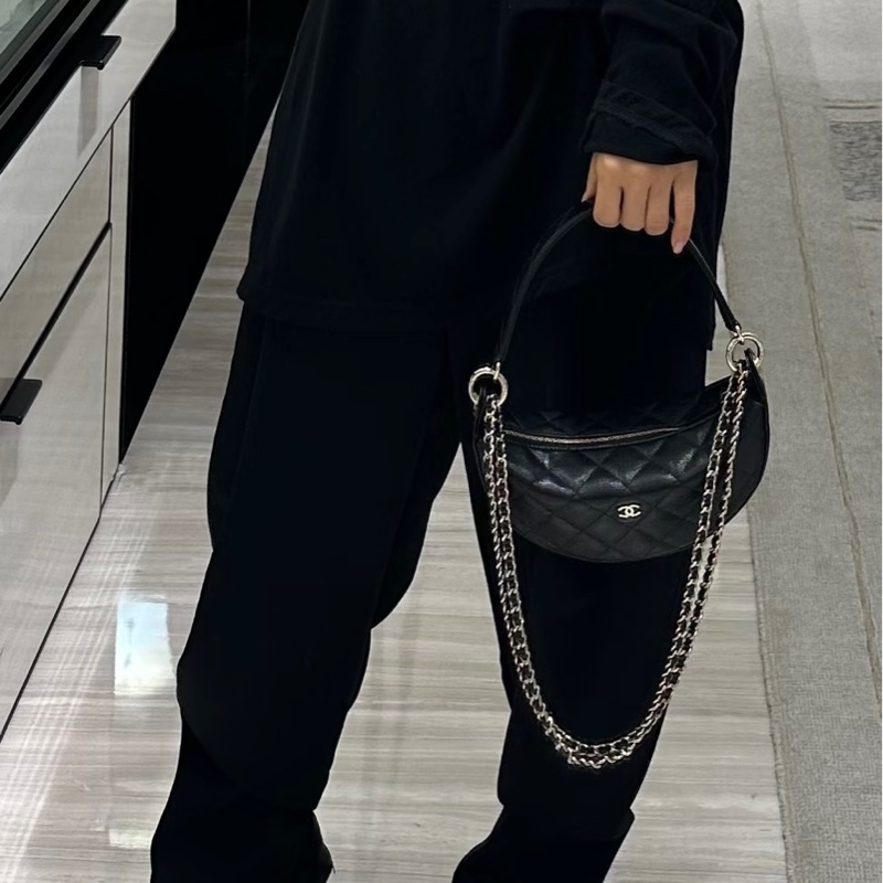 Chanel 牛仔外縫彎月hobo bag.雙鏈Handle 🌙全新品 飯盒包-12