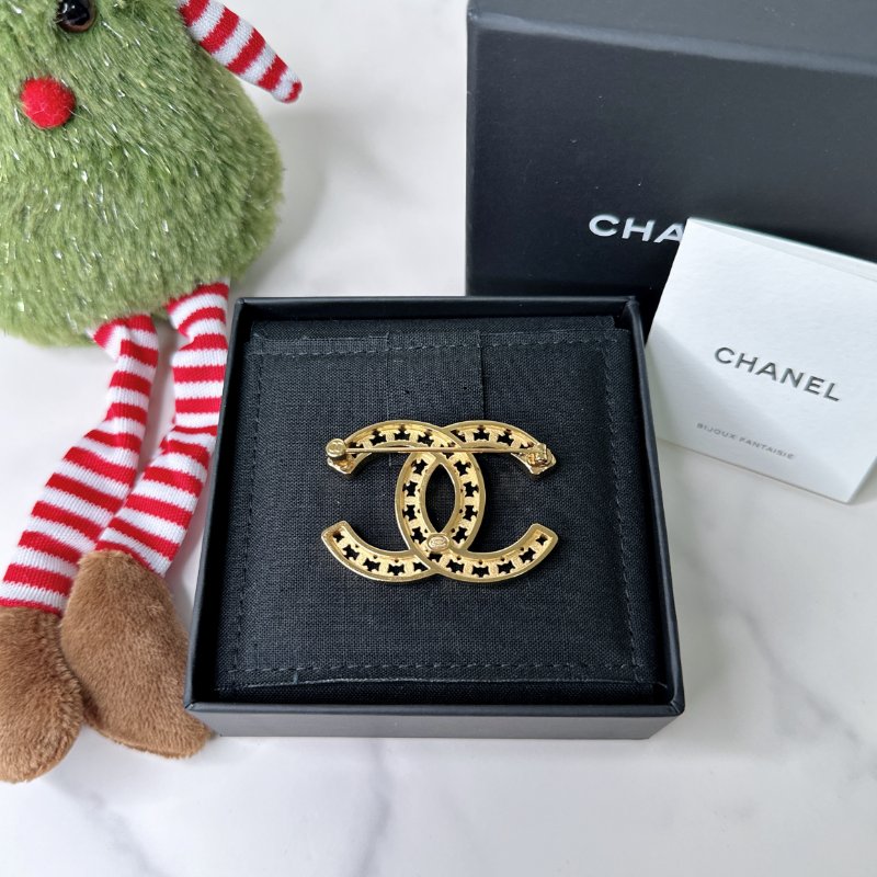 CHANEL 全新雙C logo胸針-1