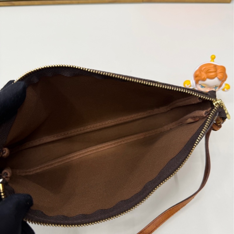 Lv涂鸦限定麻将腋下包-8