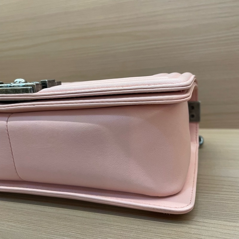 NO:D13 Chanel LEBOY 淺粉色牛皮 中號 2015年 20開 手提單肩鏈條包 有塵袋 無卡無盒子尺寸底長25*高14*寬8*-8